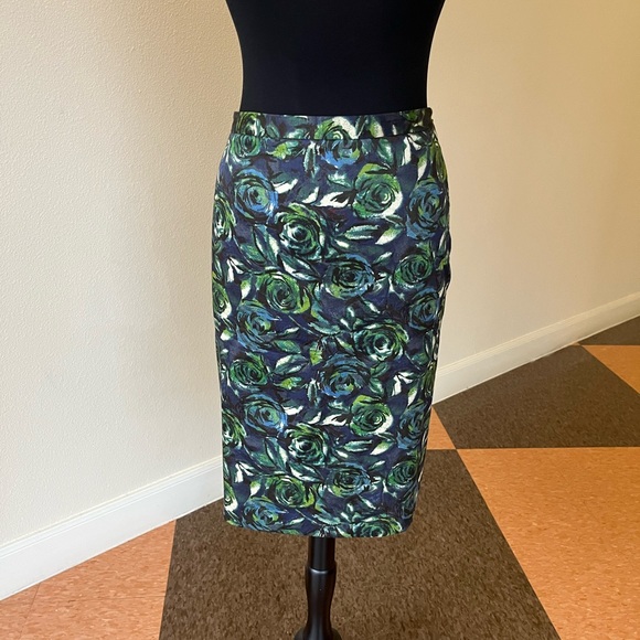 Ann Taylor Loft Floral Straight Skirt. Preowned - Picture 1 of 5